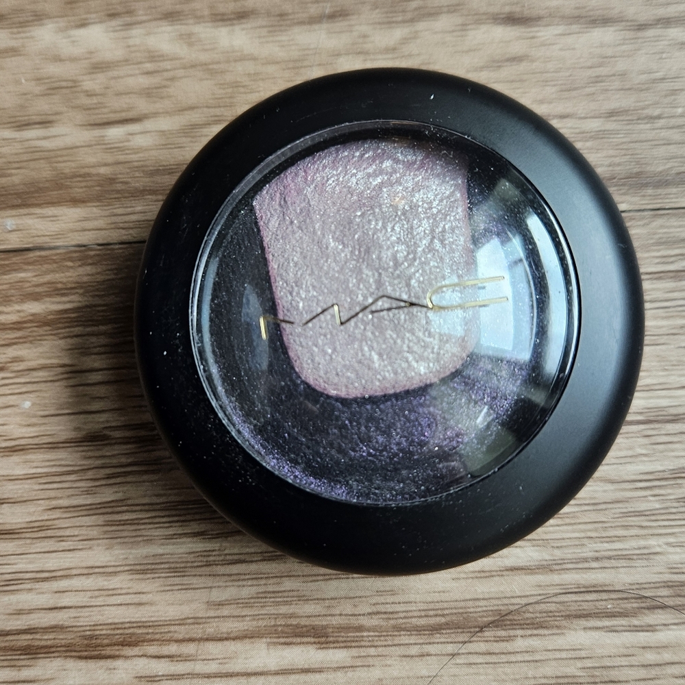 MAC Cosmetics Purple Eyeshadow